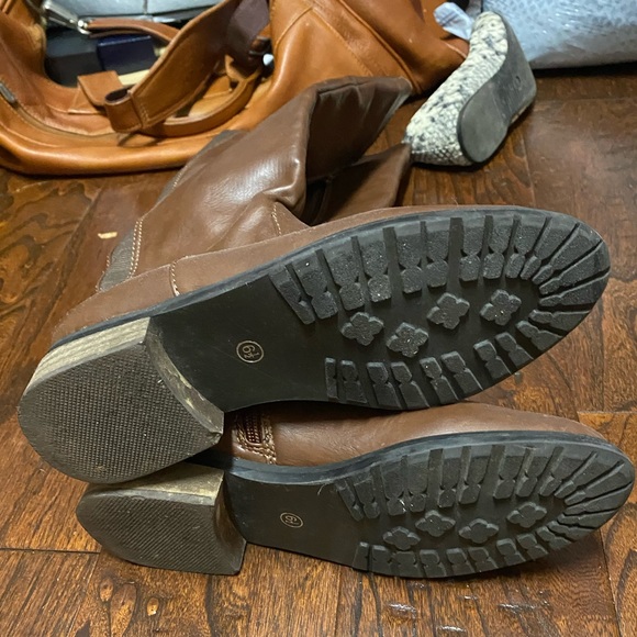 Brown leather tall boots - Picture 3 of 3